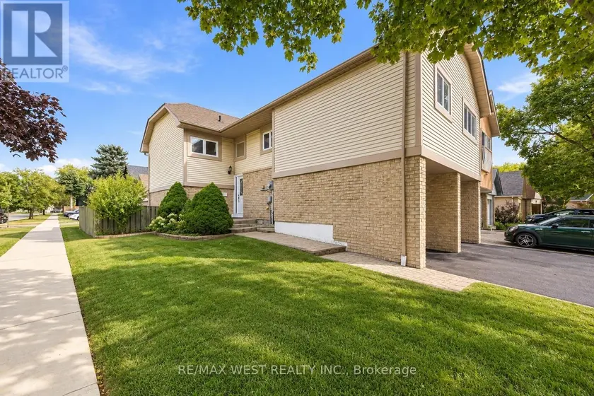 Detached at 2 ACKROW COURT, Toronto