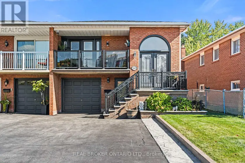 Semi-Detached/Link at 3952 BISHOPSTOKE LANE, Mississauga