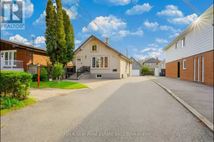 Detached at 1162 NORTHMOUNT AVENUE, Mississauga