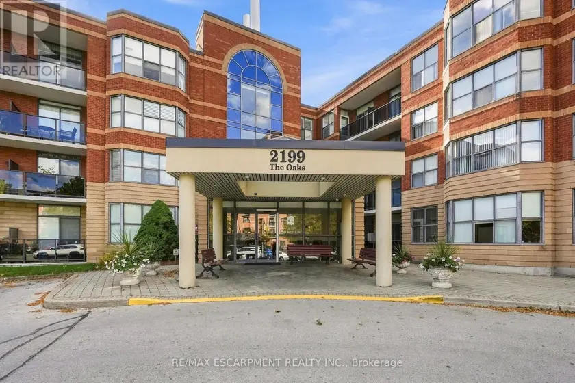 Apartment at 208 - 2199 SIXTH LINE, Oakville