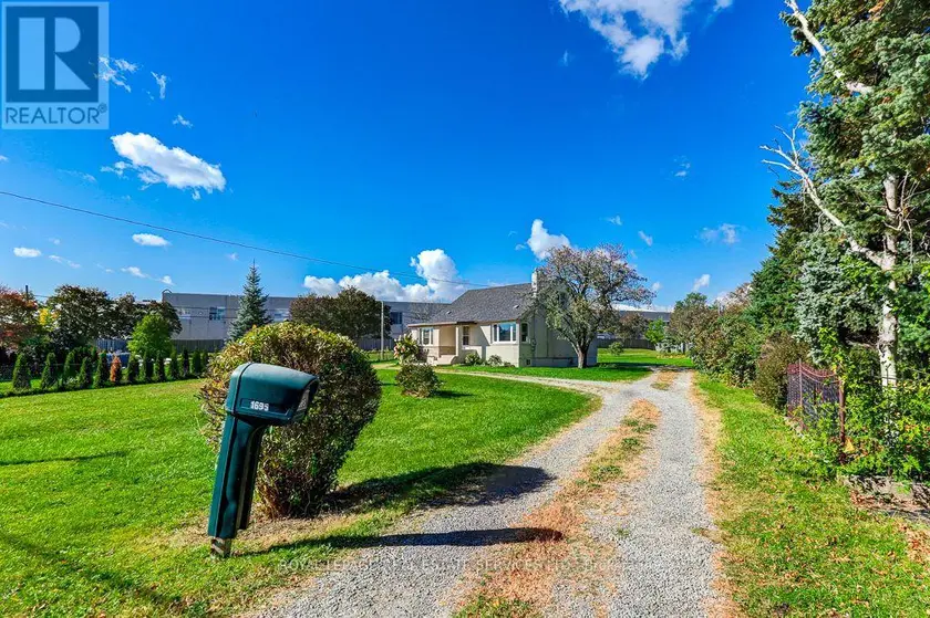 Detached at MAIN - 1695 CORAM CRESCENT, Mississauga