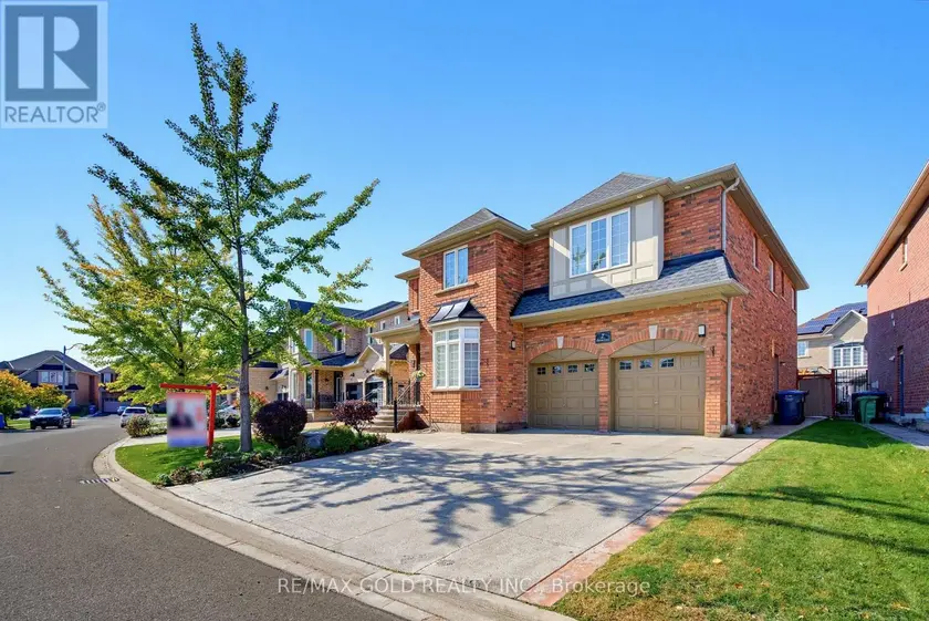 Detached at 7 DAROU CRESCENT, Brampton