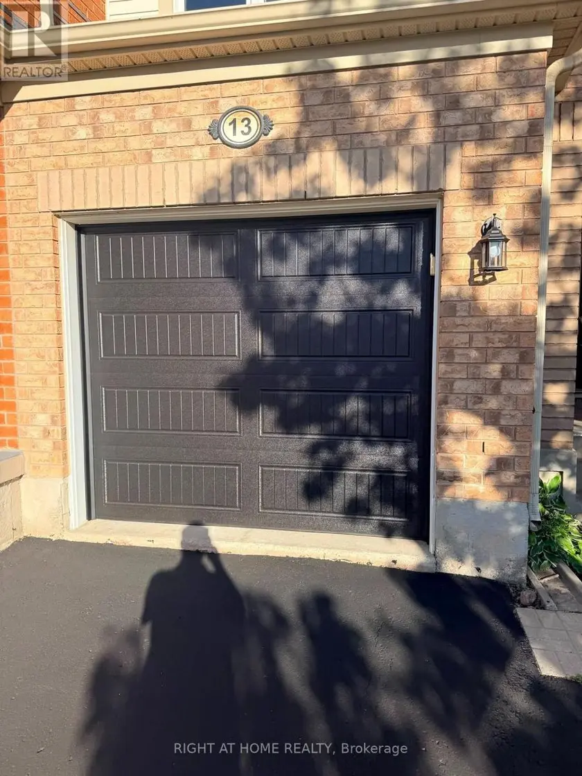 Townhouse at 13 LANTERNLIGHT LANE, Brampton