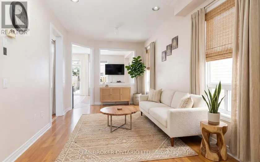 Semi-Detached/Link at 922 LEDBURY CRESCENT, Mississauga