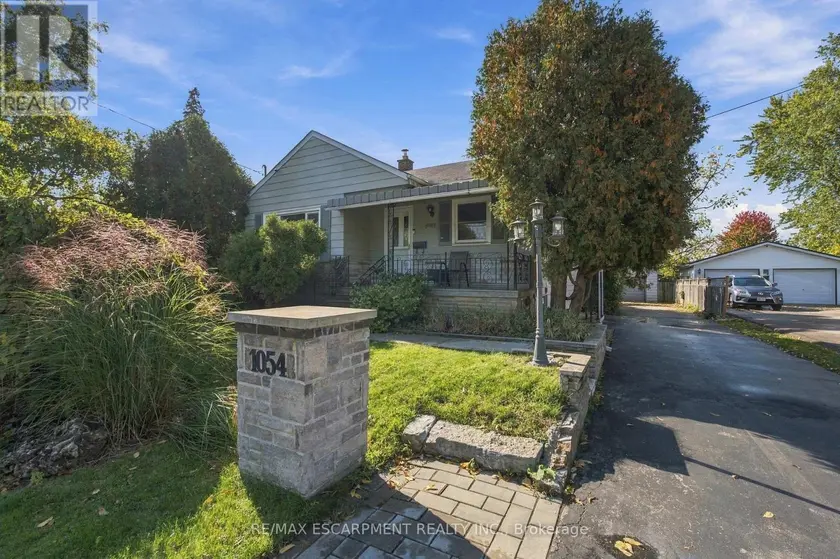 Detached at 1054 GLENDOR AVENUE, Burlington