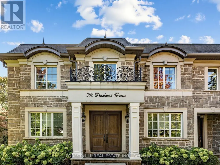 Detached at 302 PINEHURST DRIVE W, Oakville