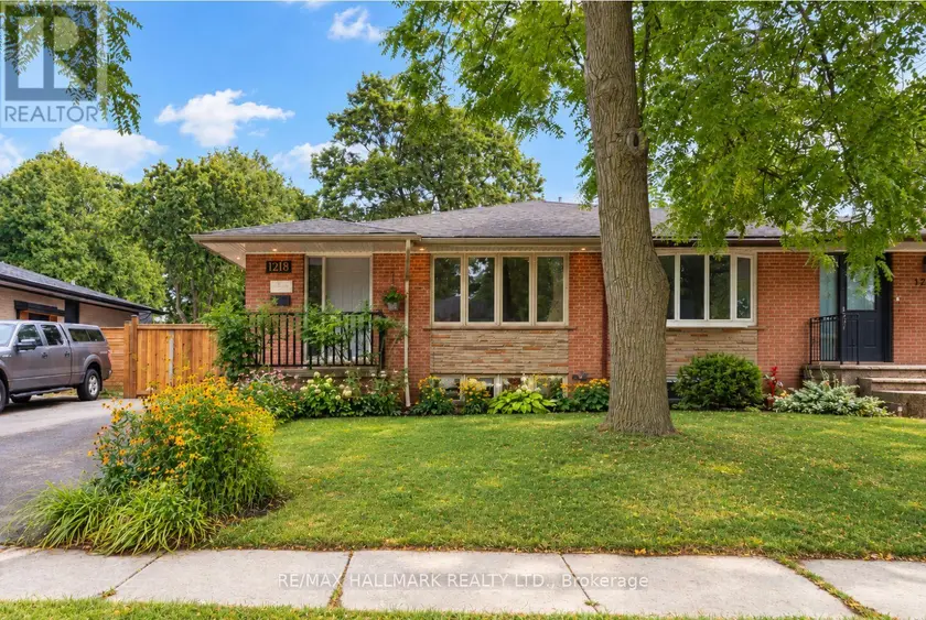 Semi-Detached/Link at 1218 GRANGE ROAD, Oakville