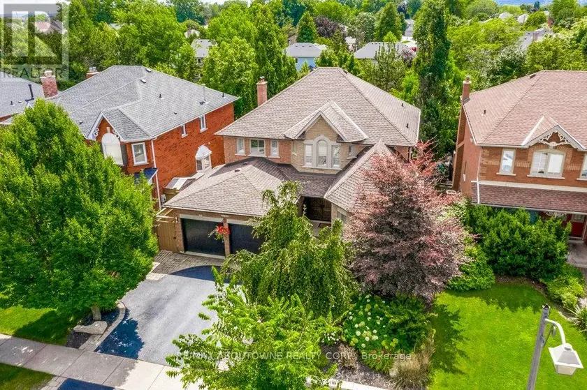 Detached at 2080 MCKERLIE CRESCENT, Burlington