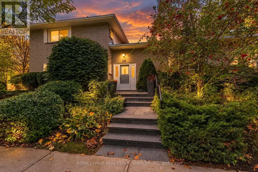 Detached at 220 EDENBRIDGE DRIVE, Toronto