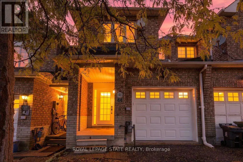 Townhouse at 44 VIEWCREST CIRCLE, Toronto