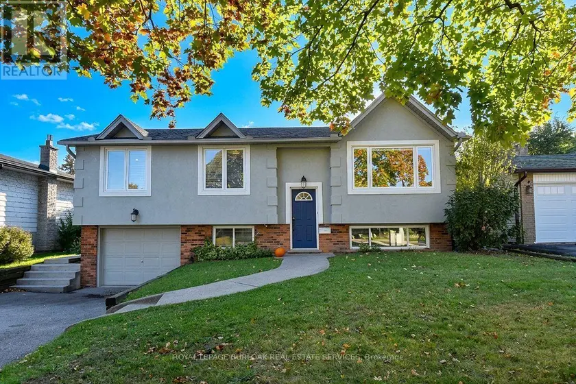 Detached at 699 CASTLEGUARD CRESCENT, Burlington