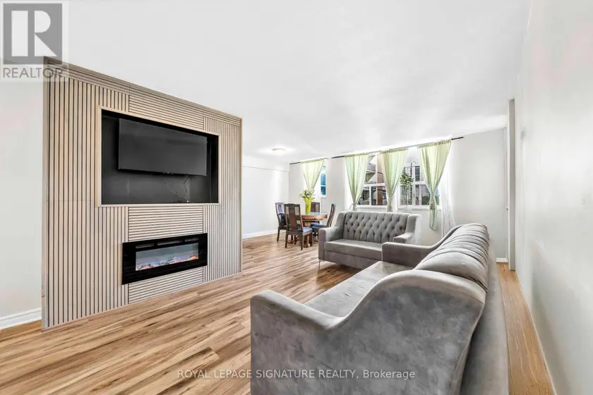 Apartment at 402 - 5 FRITH ROAD, Toronto