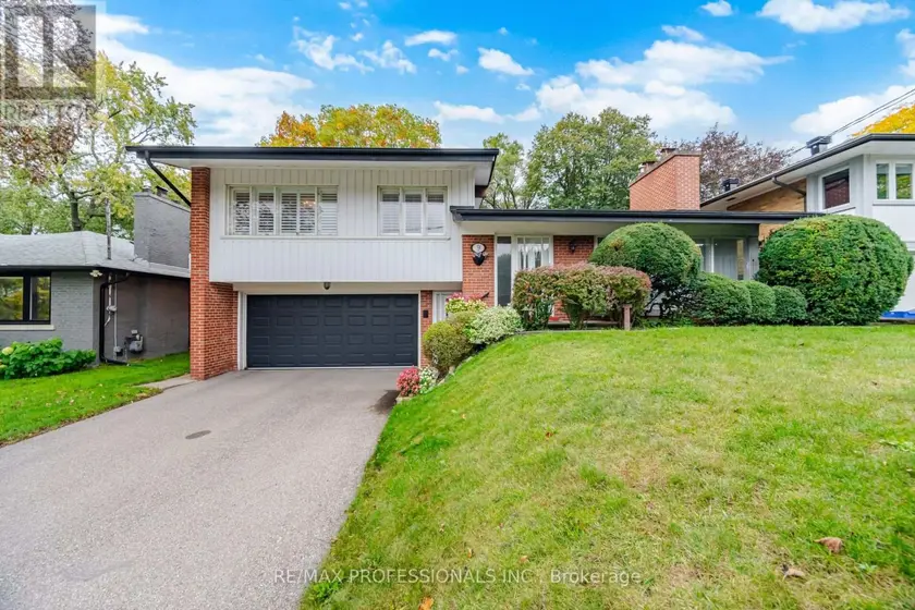 Detached at 9 HUMBER RIDGE DRIVE, Toronto