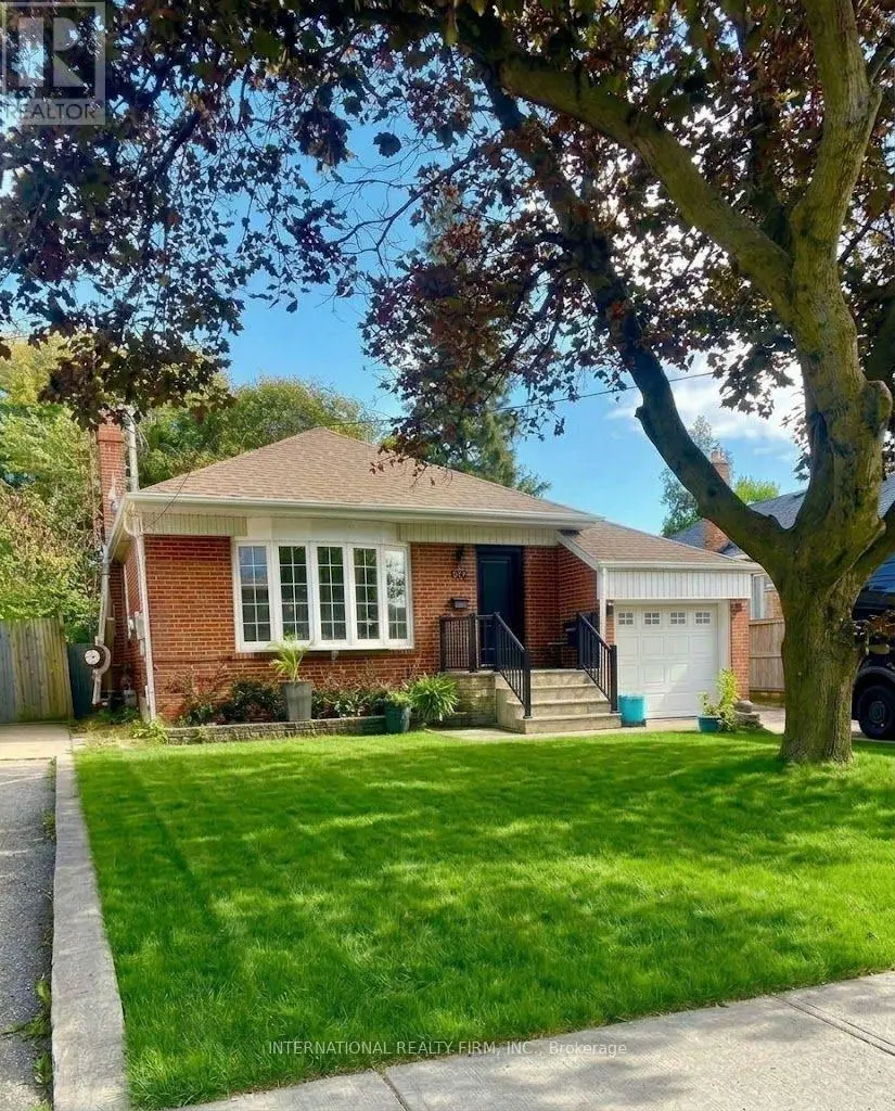 Detached at 582 SOUTH SERVICE ROAD, Mississauga