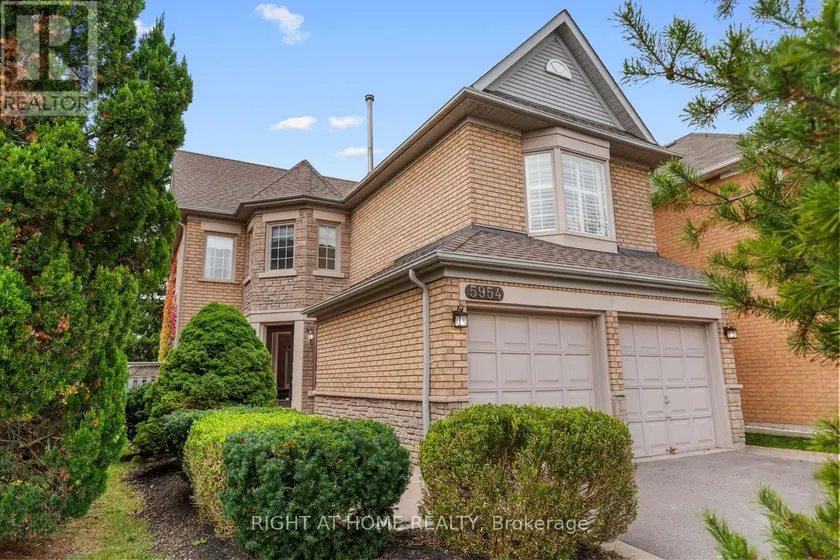 Detached at 5954 HEMINGWAY ROAD, Mississauga