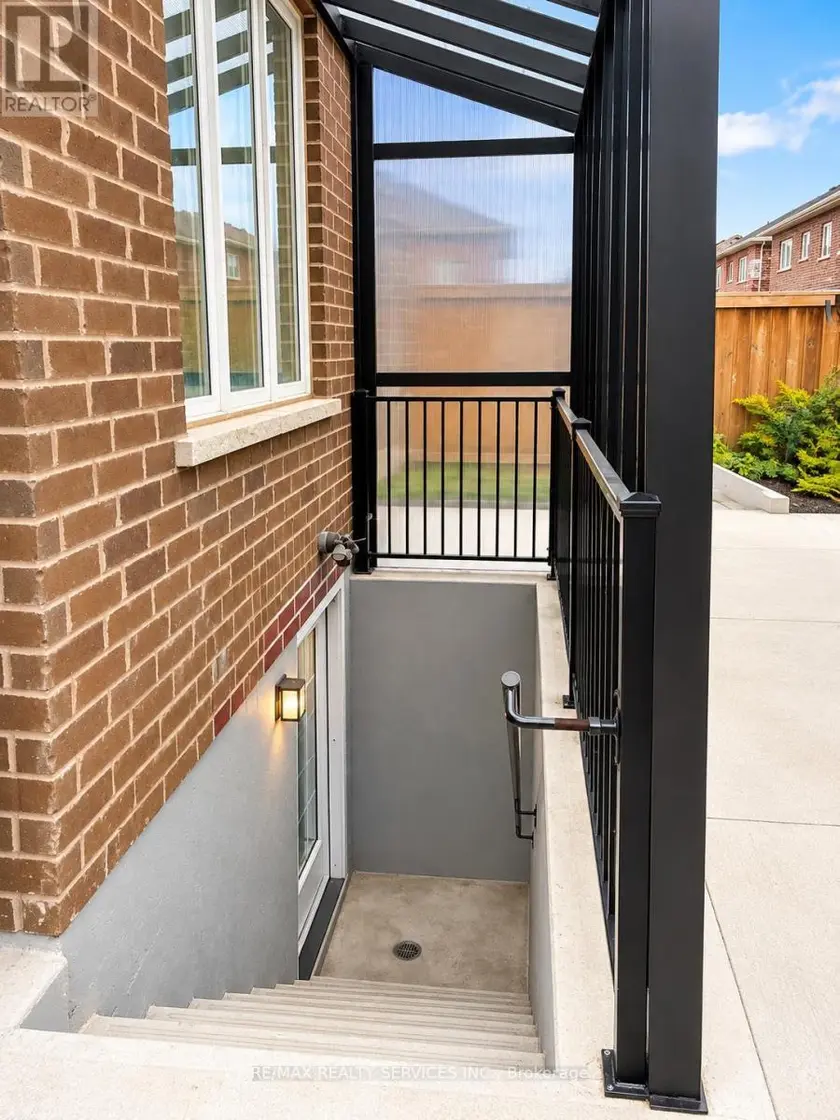 Townhouse at BASEMENT - 25 DALE MEADOWS ROAD, Brampton