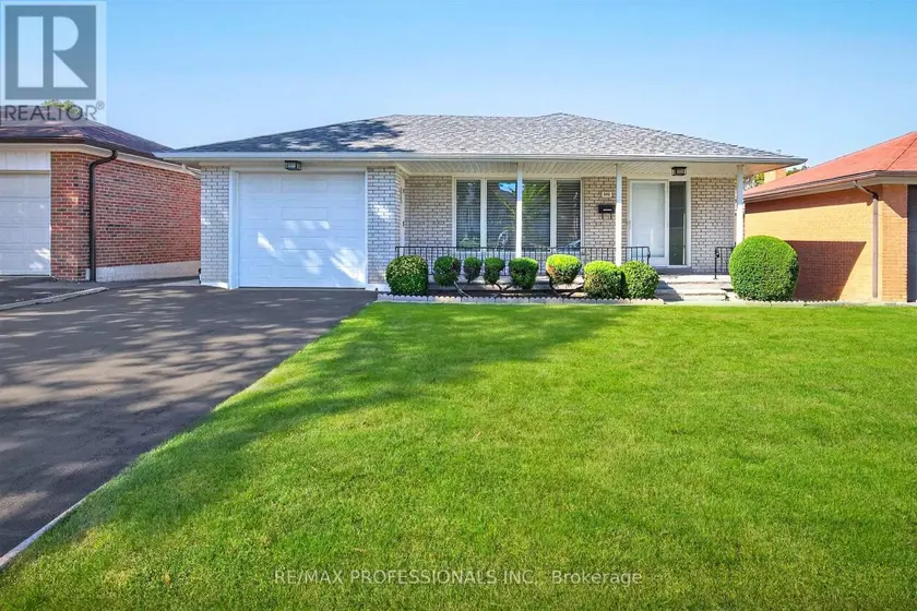 Detached at 302 LA ROSE AVENUE, Toronto