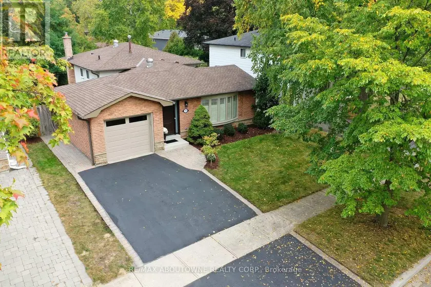 Detached at 173 ARICHAT ROAD, Oakville