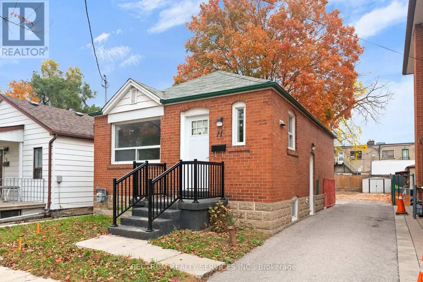 Detached at 11 VIMY AVENUE, Toronto