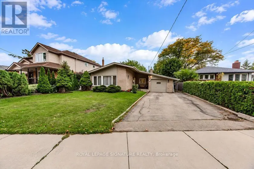 Detached at 10 BEAVER BEND CRESCENT, Toronto