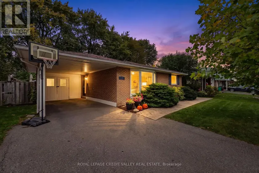 Detached at 27 CASTLEMORE DRIVE, Brampton