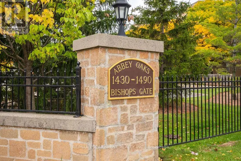 Apartment at 207 - 1480 BISHOPS GATE, Oakville