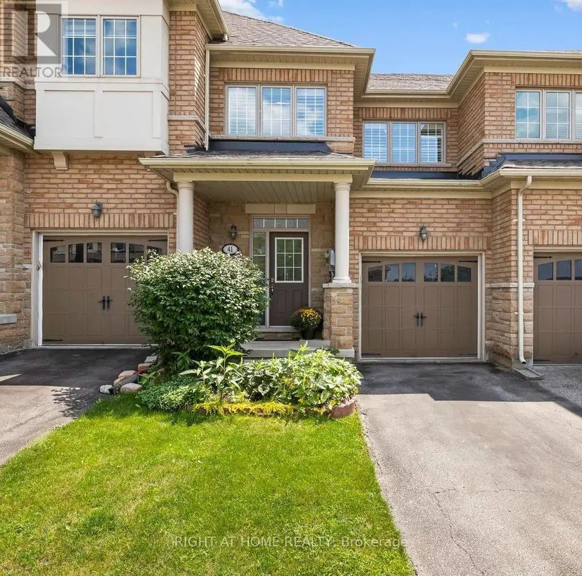 Townhouse at 41 COASTLINE DRIVE, Brampton