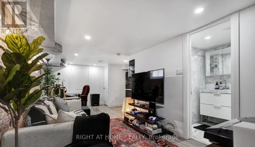 Detached at LOWER - 35 CHRYESSA AVENUE, Toronto