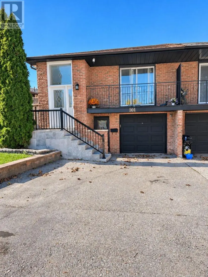 Semi-Detached/Link at 101 HANSON ROAD, Mississauga