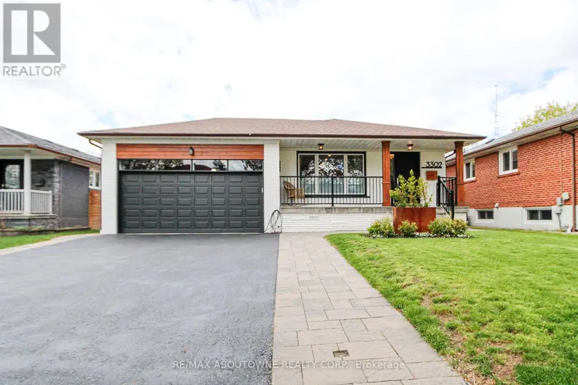 Detached at 3302 CARDROSS ROAD, Mississauga