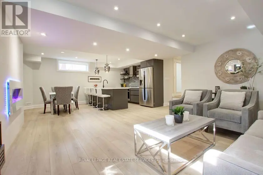 Detached at UNIT 2 - 164 MAURICE DRIVE, Oakville