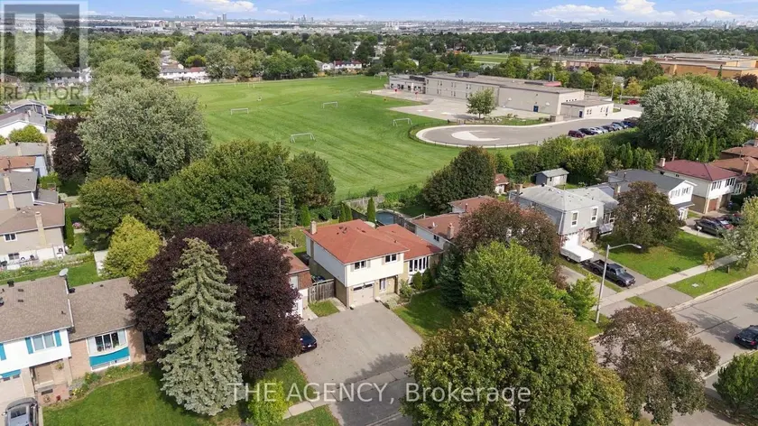 Detached at 24 JEFFERSON ROAD, Brampton