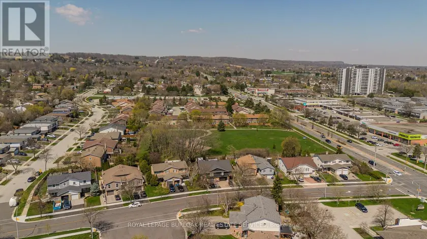Townhouse at 1402 ALMONTE DRIVE, Burlington