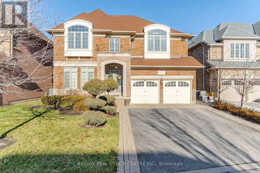 Detached at 2327 LYNDHURST DRIVE, Oakville