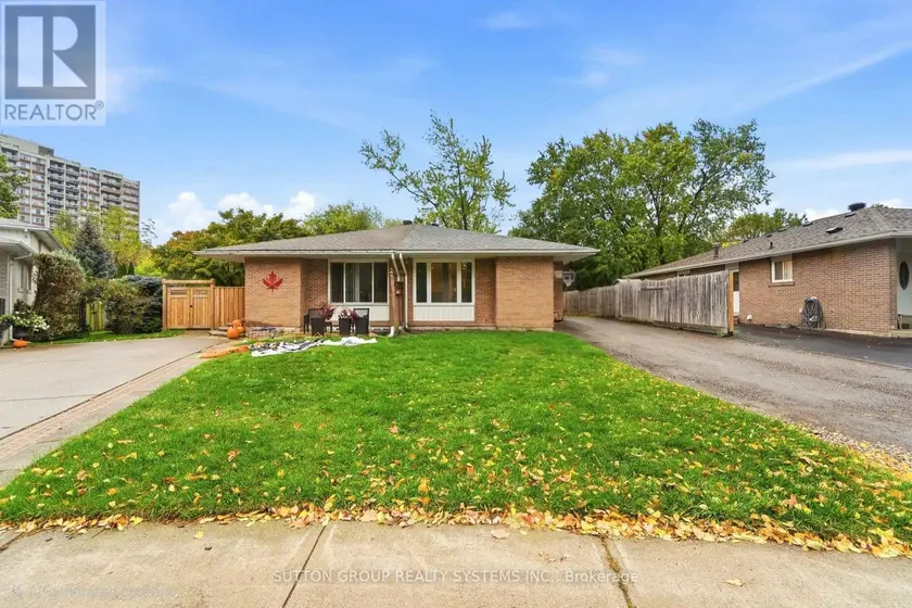 Semi-Detached/Link at 1916 REISS COURT, Mississauga
