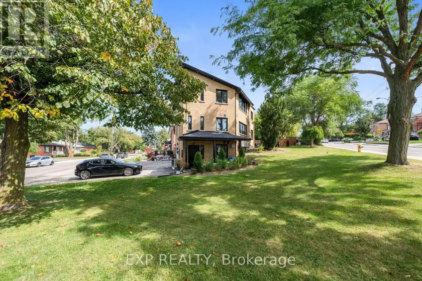 Detached at LOWER - 5 BRENDWIN ROAD, Toronto