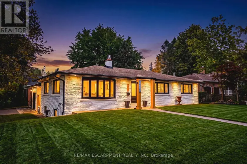 Detached at 915 TANAGER AVENUE, Burlington