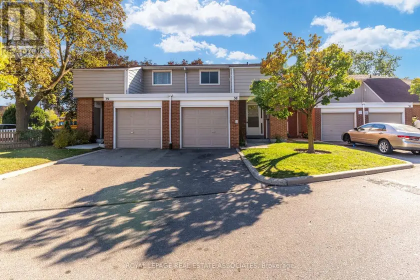 Townhouse at 215 MISSISSAUGA VALLEY BOULEVARD, Mississauga