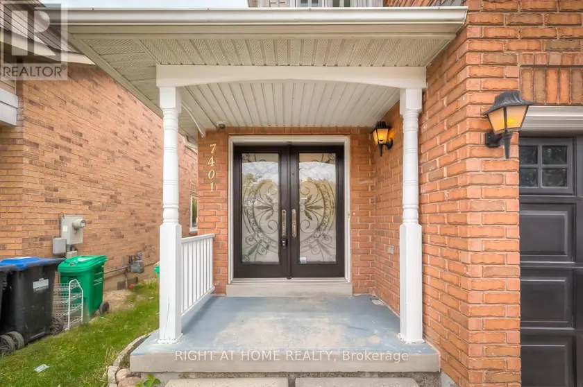 Semi-Detached/Link at 7401 VILLAGE WALK, Mississauga