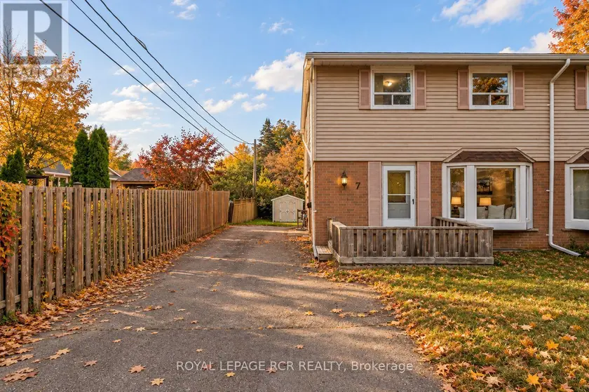 Semi-Detached/Link at 7 CARDWELL STREET, Orangeville