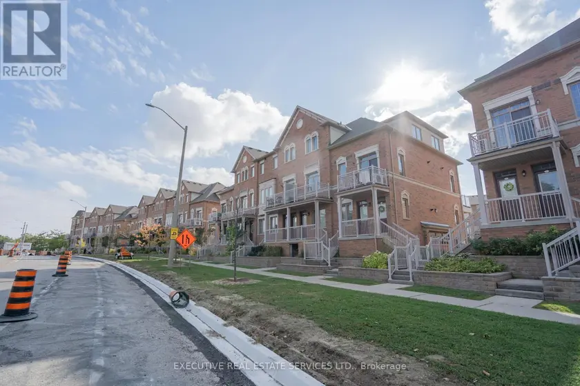 Townhouse at 10 - 180 HOWDEN BOULEVARD, Brampton
