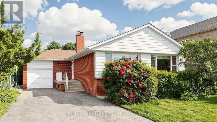 Detached at 32 ALLONSIUS DRIVE, Toronto
