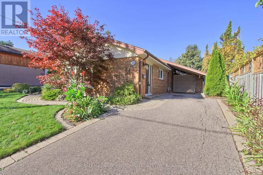 Detached at 10 HAREFIELD DRIVE, Toronto