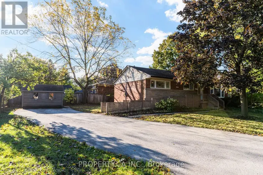 Detached at 2302 REDFERN ROAD, Burlington