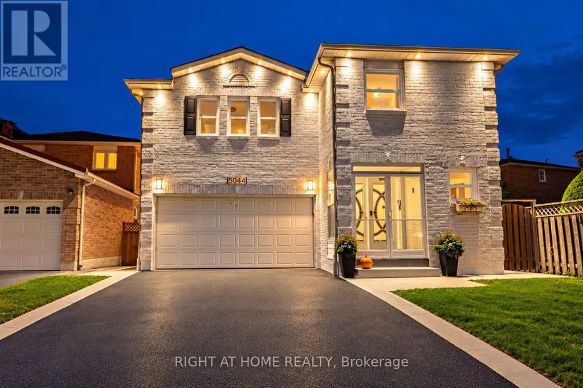 Detached at 5044 GUILDWOOD WAY E, Mississauga
