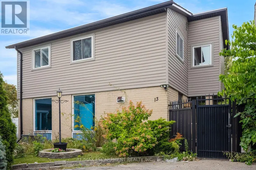Detached at 13 HOLMSTEAD COURT, Brampton