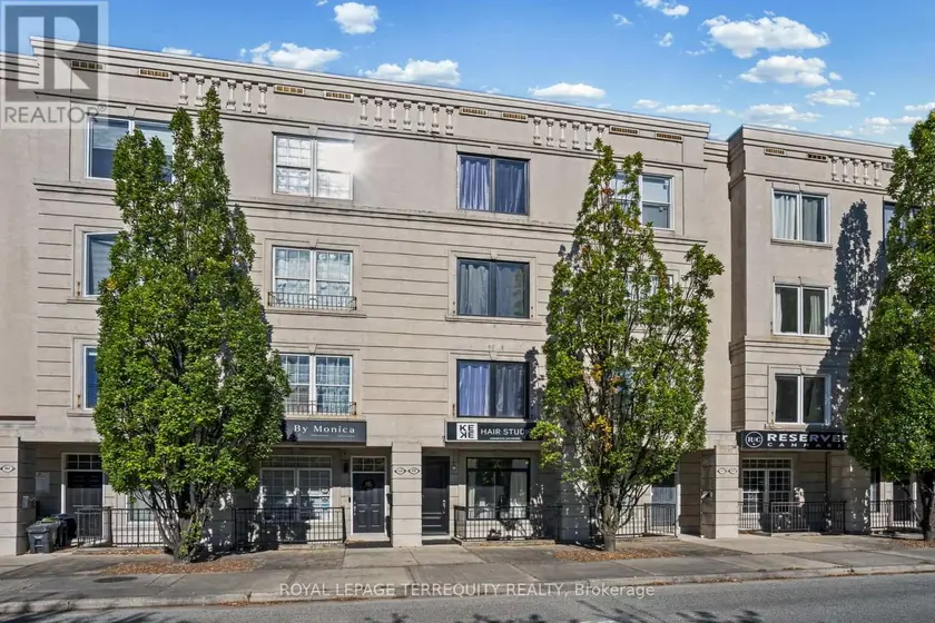 Townhouse at 958 THE QUEENSWAY, Toronto