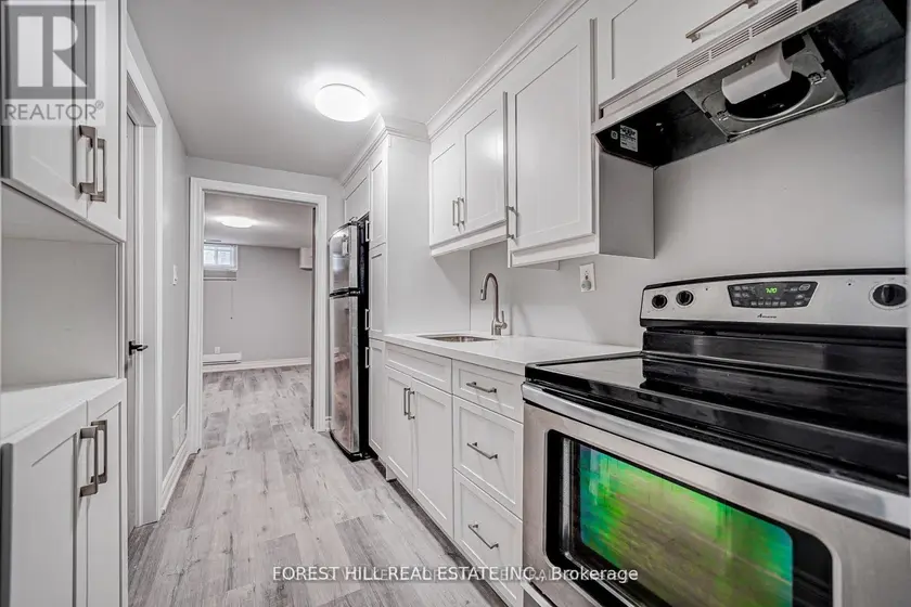 Townhouse at LOWER - 39A LIPPINCOTT STREET E, Toronto