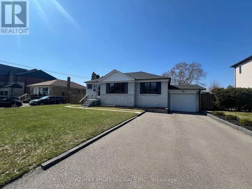 Detached at 2504 DONNAVALE DRIVE, Mississauga