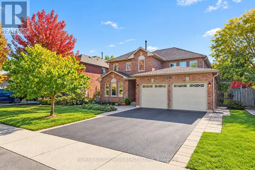 Detached at 2086 SPRUCEDALE DRIVE, Oakville